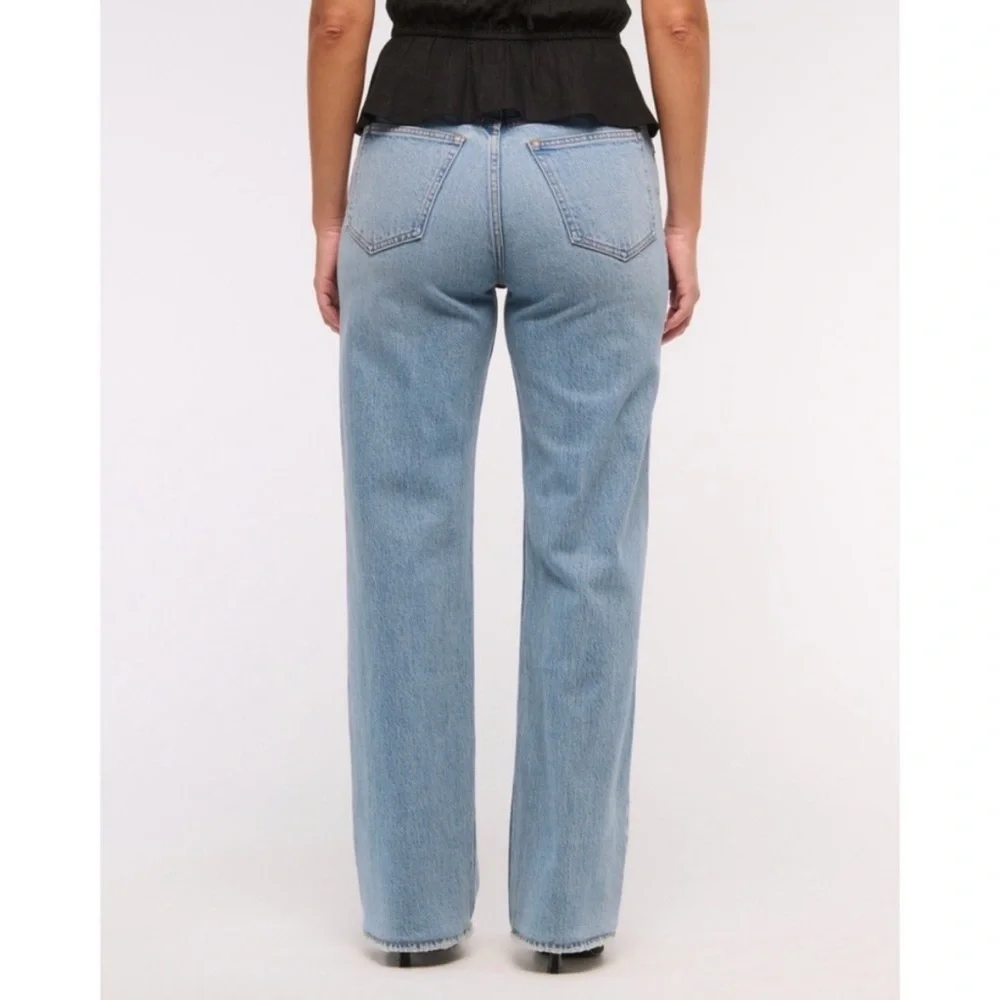 Abercrombie & Fitch Curve Love High Rise 90s Relaxed Jean in medium, size 23" - Picture 4 of 5